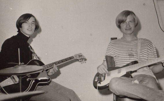 Karel + Mirek s kytarama, 1967