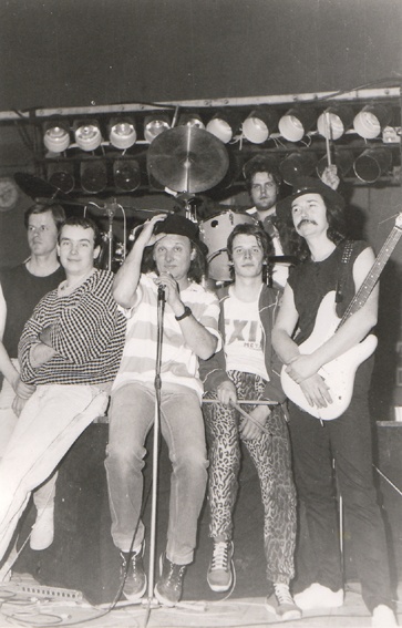 Kapela pod reflektorama, 1991